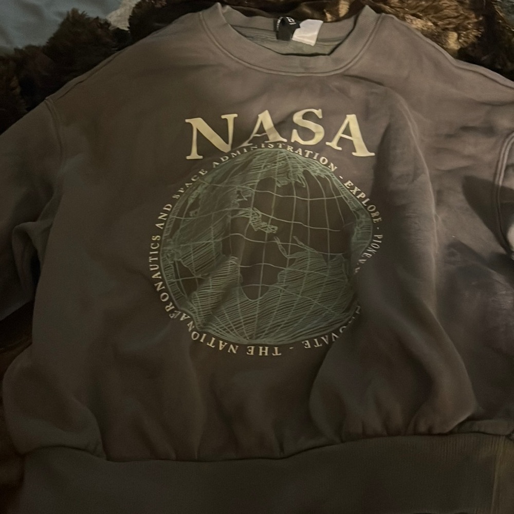 Women’s nasa sweatshirt